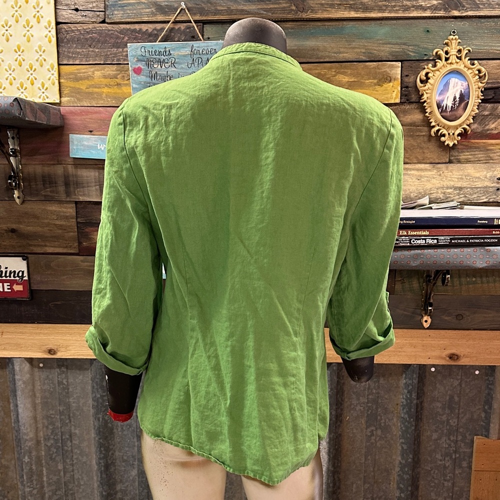 Women's Green Embroidered Button-Front Blouse - Picture 2 of 4
